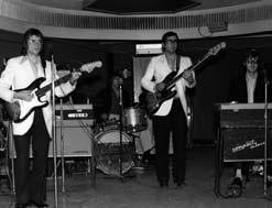 En la sala Atenas con Fabi el Vele
a la batería (1972).